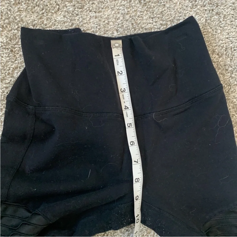🖤5/$25 ALO Yoga Black Moto Leggings